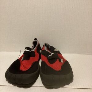 NEWTZ Youth Size 4.5 Outdoor Water Swim Slip On Shoes Toe Bumpers Summer Beach